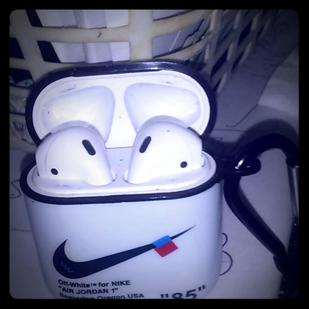 Real apple airpods